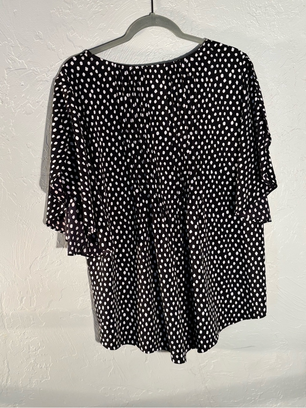 Polka Dot Ruffle Short-Sleeve Blouse - Black/White